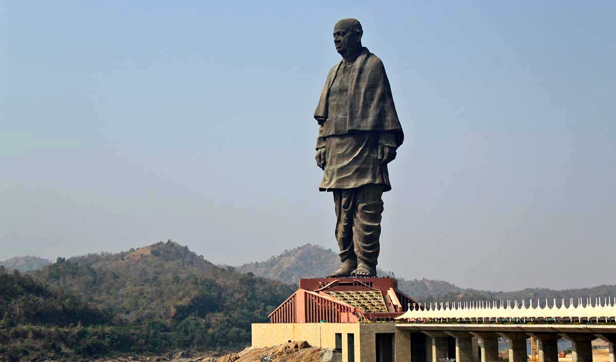statue