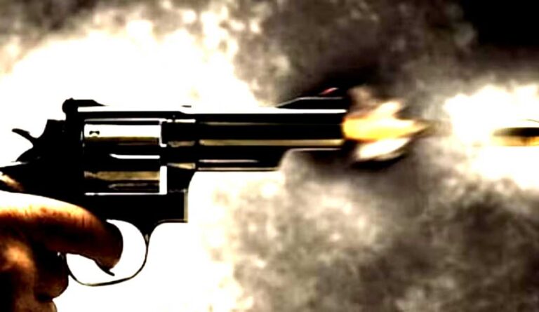 Untitled-2gun